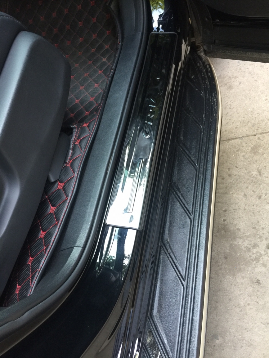 Nẹp bước chân chống trầy titan cho Honda CRV